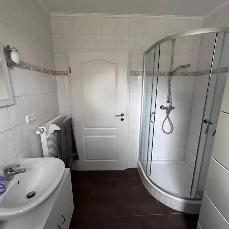 Ferienwohnung 1 - 120qm Апартаменты Лоббе