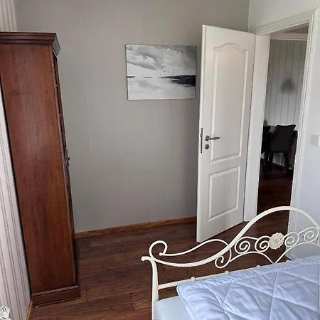 Апартаменты Ferienwohnung 1 - 120qm Лоббе